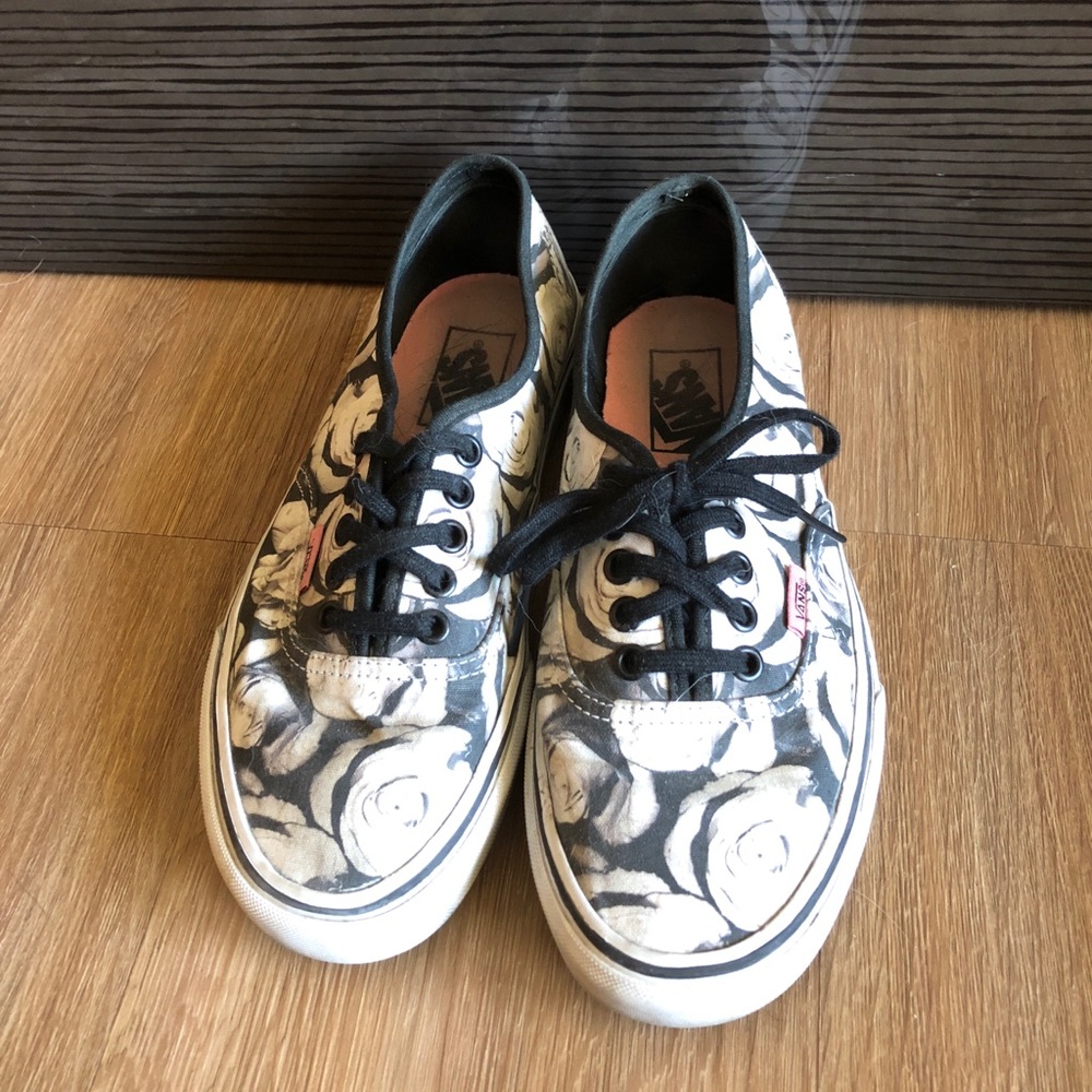 Vans - Picture 2 of 6